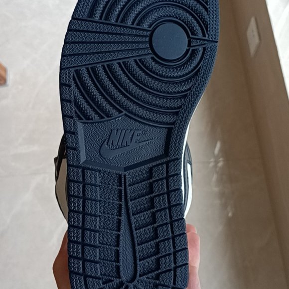 US9.5  AIR JORDAN 1 SHOES NEW - Picture 9 of 9